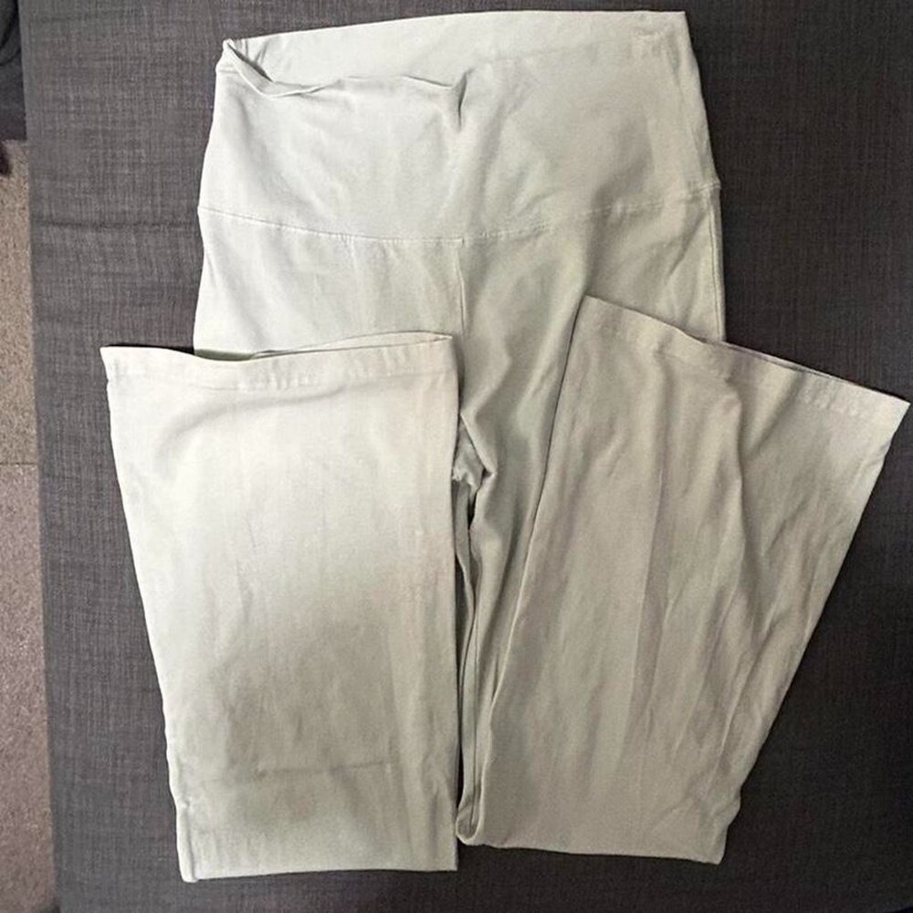 Aritzia TNA flared leggings medium